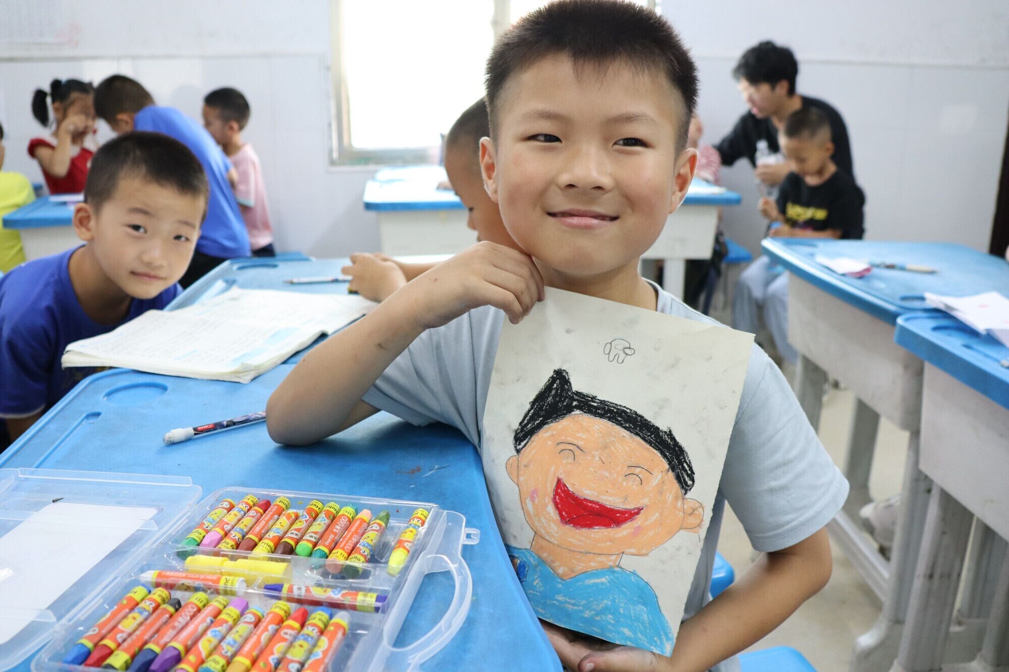 武汉创新短视频制作 武汉学子三下乡:小手工大创新