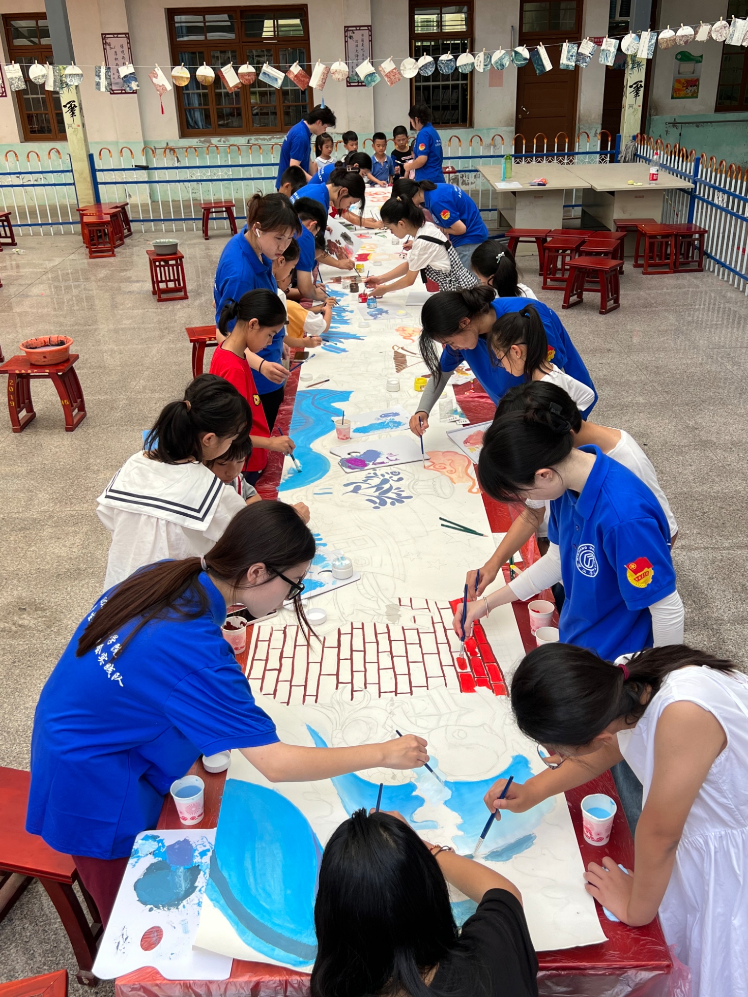 福州工艺美术学校学子三下乡:开展特色课程，筑梦七彩童年